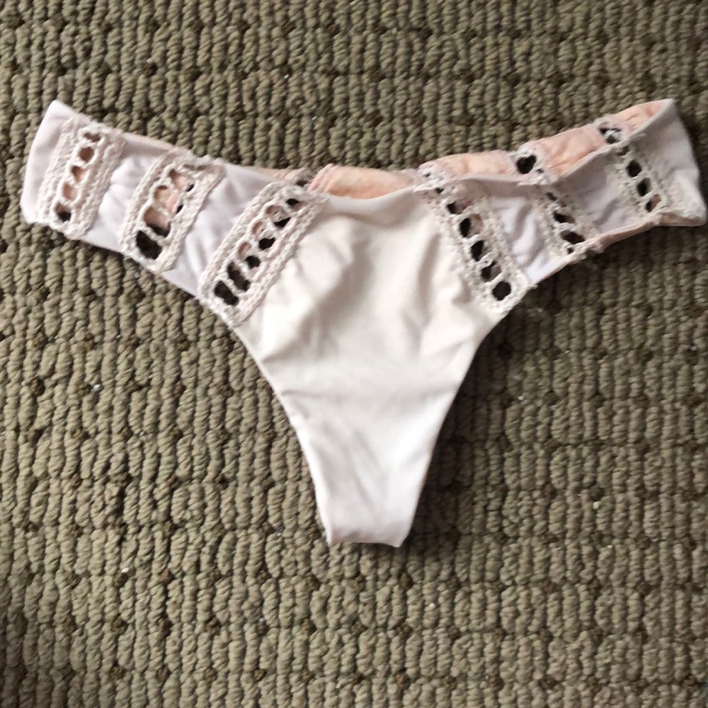 Light pink acacia bottoms
